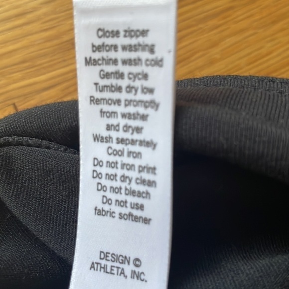 Athleta black capri/crop leggings with cuff small - Picture 5 of 7
